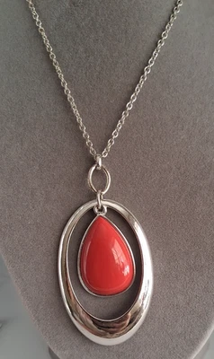 COLLAR VINTAGE LIZ CLAIRBORNE PIEDRA CRISTAL ROJO LÁGRIMA COLGANTE TONO PLATA  Foto 1 de 4