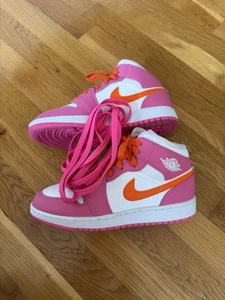 Air Jordan Nike Rosa y Naranja Medianos. Inserciones antiarrugas talla 4,5Y incluidas - Imagen 1 de 6