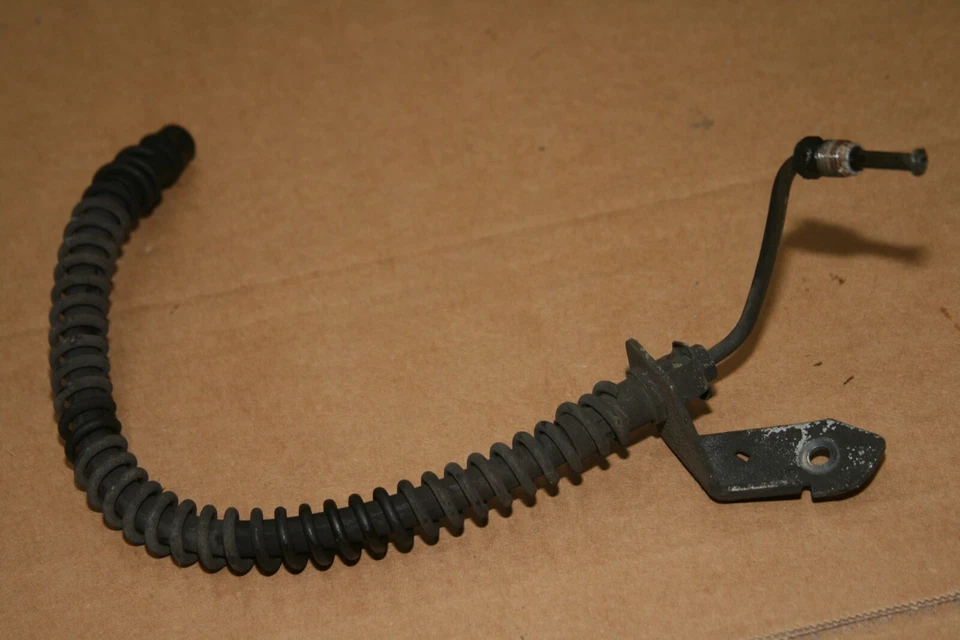 Manguera de freno delantero izquierdo Porsche 986 Boxster / 996 Carrera 2 Foto 1 de 1