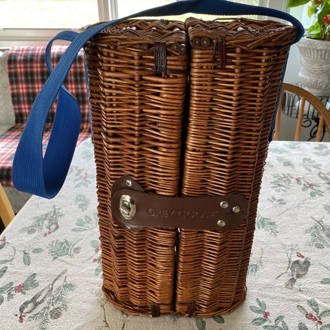 GREY GOOSE Wicker Martini Picnic Basket With Shakers Preowned Cover