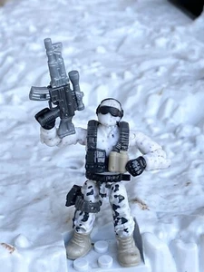 ULTRA RARE Call Of Duty Arctic Armory FIGURE Mega Construx - Picture 1 of 1