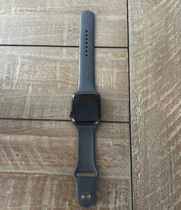 Apple Watch SE (1st Gen) 44mm Space Gray Aluminum and Ceramic Case - GPS - Photo 1 sur 3