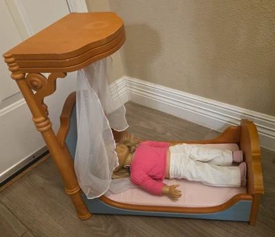 Cecile & Marie Grace's Half Canopy Bed & 2008 Blond Girl 53562 - Image 1 of 4