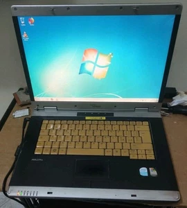 Notebook Fujitsu 15,4" Intel Celeron M420 RAM 1GB HDD 120GB Windows 7 - Foto 1 di 3
