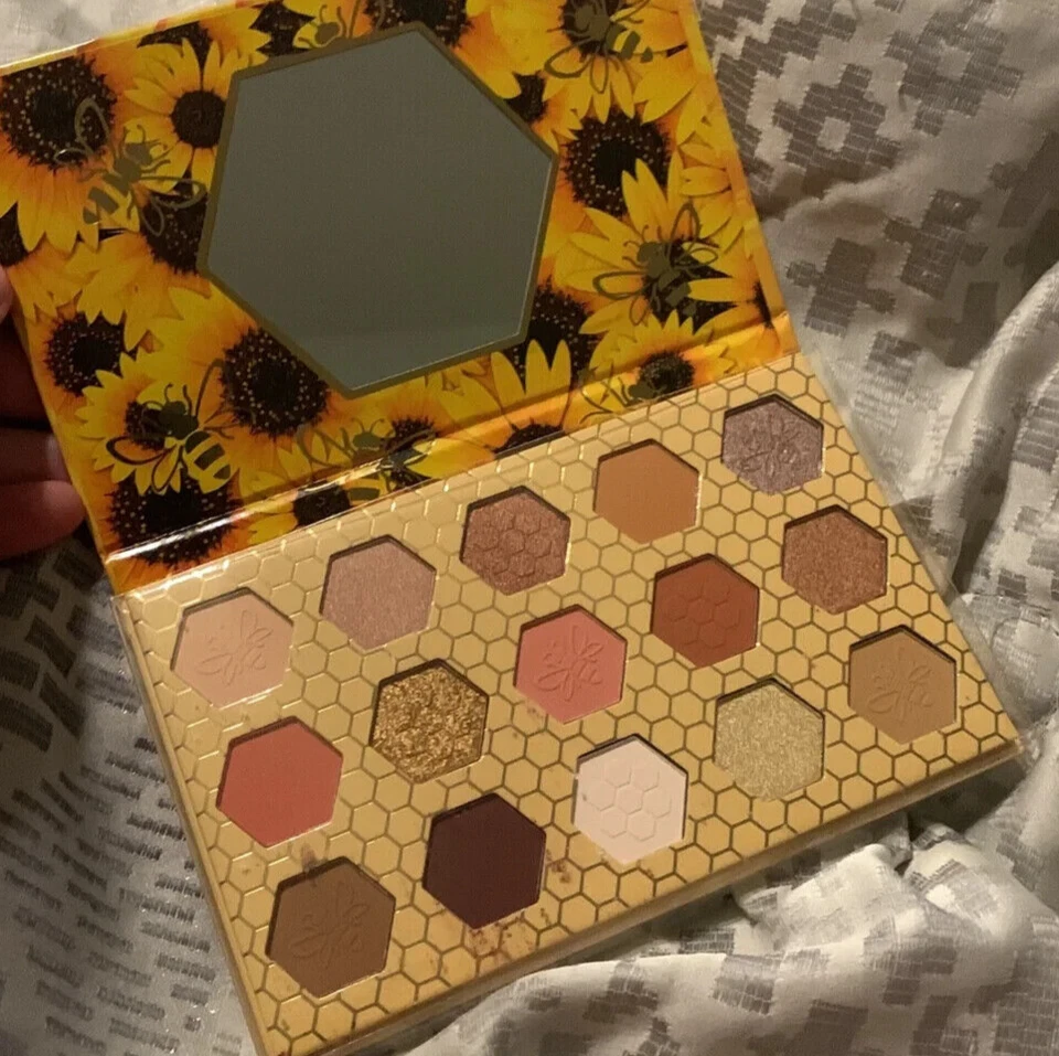 NEW... Bee Sweet nude eyeshadon  palette (HONEY SCENTED) - Image 1 of 4