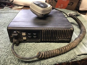 Motorola MaxTrac 800 Radio D45MQA5GB3AK W/ Microphone, Powers Up! - Picture 1 of 8