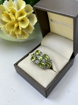 GORGEOUS MODERNIST 925 SOLID STERLING SILVER PERIDOT CLUSTER RING SIZE R 8.5 - Image 1 of 4