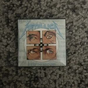 Prendedor Metallica Ultra Raro Vintage Ojo Cuadrado Tardío del Espectador - Imagen 1 de 3