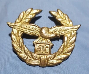 Pakistan , AIR TRAFFIC CONTROL Officers Cap Badge - Picture 1 of 2