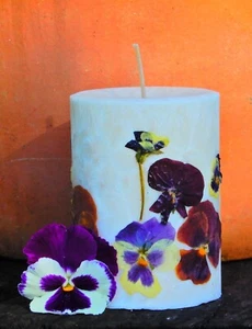 70hr PRESSED PANSY FLOWERS Natural Wax Cotton Wick GARDEN LOVERS GIFT CANDLE - Picture 1 of 21