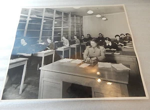 1938 original photo of CWS biscuit Factory Crumpsall Manchester Office workers - Picture 1 of 3