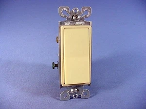 Cooper Ivory Residential 3-Way Decorator Rocker Light Switch 15A 120VAC 6503V - Picture 1 of 5