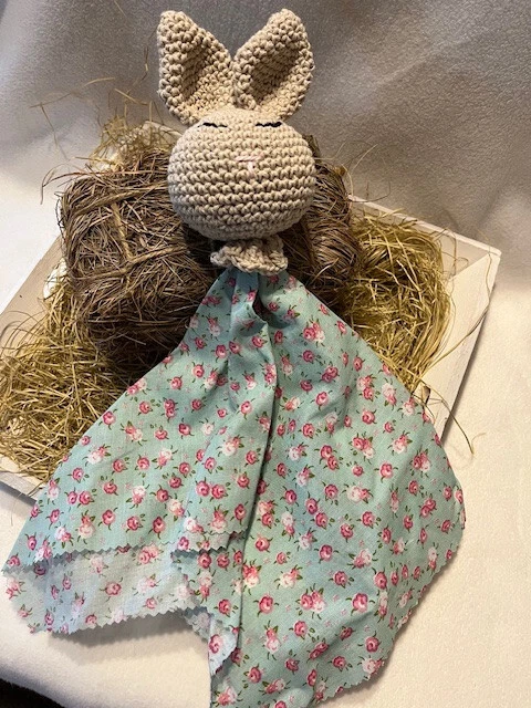 Häkeltier Häkelarbeit Amigurumi mintgrünes Schmusetuch Hase gehäkelt - Bild 1 von 1