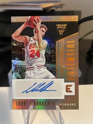 2017-18 Panini Essentials Lauri Markkanen Ture Potential Signatures (4/49) - Image 1 of 2