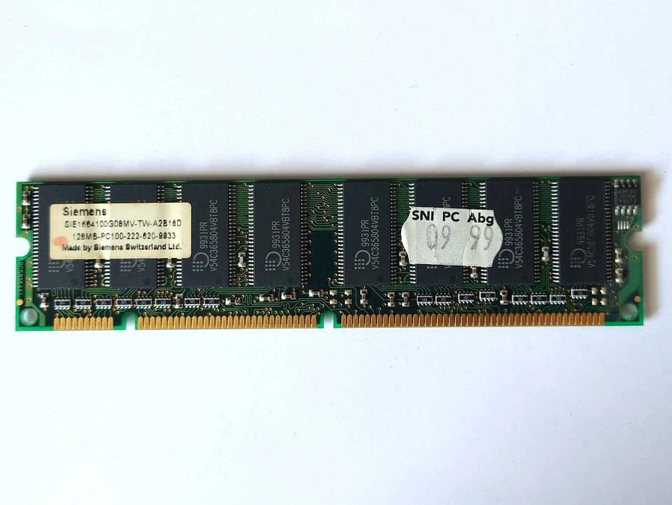 Siemens SDRAM 128 MB, 100 MHz, SIE1664100G08MV / PC100-222-620-9933 / 09 99 - Bild 1 von 1