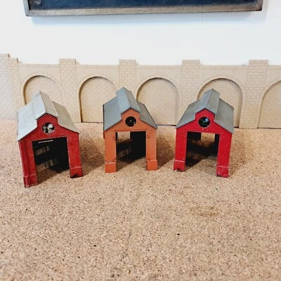 AIRFIX OO GAUGE KIT BUILT SINGLE LINE ENGINE SHEDS X 3  FREE POST - Image 1 of 2