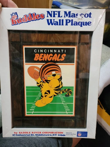 Vintage NFL CIncinnati Benglas Huddles mascot wood wall plaque New in box Cover