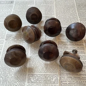 Antike Schrankknöpfe aus Holz wie vorgefunden  - Bild 1 von 7