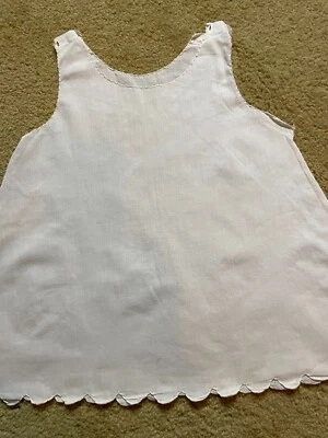 Antiguo Victoriano Blanco Batista Algodón Enagua Sin Mangas Bebé Infante Vestido Vieira Foto 1 de 4