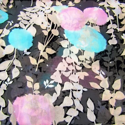 Tecido preto transparente com estampa floral - Imagem 1 de 2