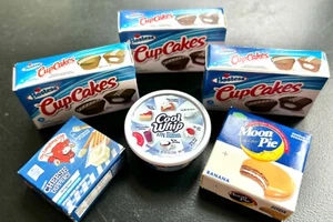 1:6 SCALE DOLLHOUSE MINIATURE FOOD DESSERT BOXES,CUPCAKES,COOL WHIP,KITCHEN PLAY - Picture 1 of 7