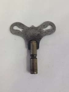VINTAGE/ANTIQUE WATERBURY CLOCK CO. USA CLOCK WINDING MOVEMENT SINGLE END KEY - Picture 1 of 5