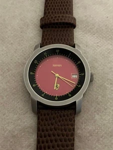 【Ferrari】QZ Orologio Uomo Cinturino Pelle Rosso Nero Usato Buone Condizioni Da Collezione - Foto 1 di 12