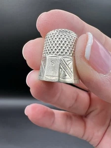 Antico ditale in argento sterling, inciso, misura 8 - Foto 1 di 9