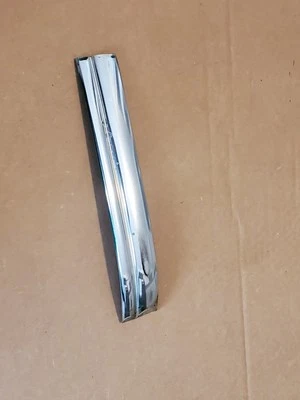 1997 1998 1999 Cadillac Deville Rear Bumper Fender Silver Trim Molding Strip  Foto 1 de 4