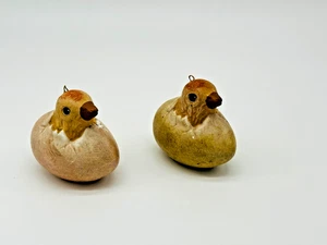 2 adornos vintage de huevo de Pascua de pollito para incubar coleccionables Walnut Ridge 1998 - Imagen 1 de 8
