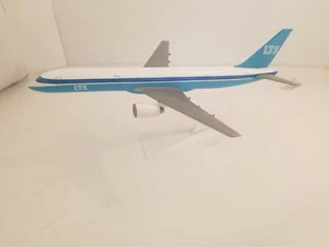 Modelo de avión LTS - LTU Süd - Boeing 757 o 767 - 9,5" de largo - Imagen 1 de 7