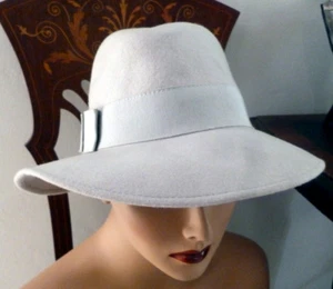 VINTAGE Francés SOMBRERO DE FIELTRO DE HOMBRE GRIS CLARO Willy's Paris TALLA 6 7/8 - Imagen 1 de 4