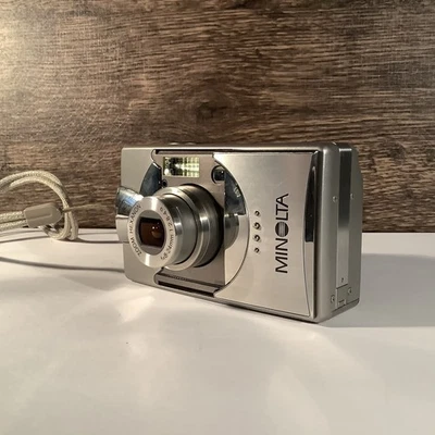 Konica Minolta Dimage G500 Silver 5.0MP Digital Camera. Works w/LCD Problem - Image 1 of 4