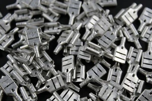 18-22 STÄRKE 25ER-PACK UNISOLIERT/NICHT ISOLIERT SCHNELLTRENNBUCHSE 250 URFD250 - Bild 1 von 3