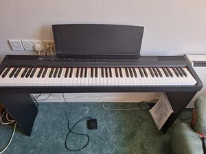 Yamaha Digital Piano P105, Black with stand, sustain pedal, headphones and cover - Picture 1 of 6