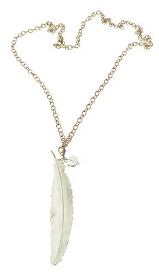 Pluma de latón pintado sobre cadena de latón deslustrado 34 pulgadas hecha en EE. UU. por Twigs Foto 1 de 3