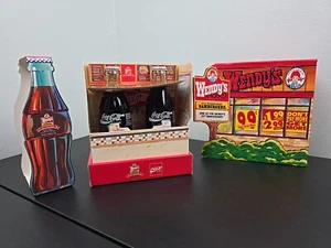 RARO WENDY'S HAMBURGUESAS - JUEGO DE BOTELLAS DE Coca Cola - 25 años - Dave Thomas - Imagen 1 de 21
