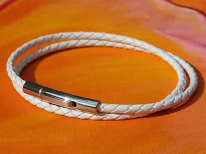  Bracciale donna 3 mm in pelle intrecciata bianca e acciaio inox di Lyme Bay Art - Foto 1 di 3