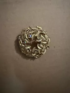 Unbranded Gold Wreath Pin - Picture 1 of 1