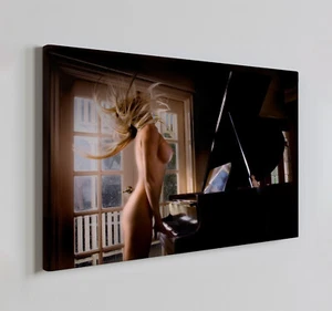 Donna nuda che suona il pianoforte stampa su tela arte da parete, decorazione casa da appendere a parete - Foto 1 di 10