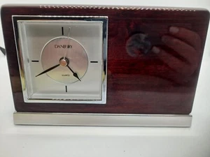 Danbury Desk Analog clock Battery Operated Plastic And Metal - Picture 1 of 8