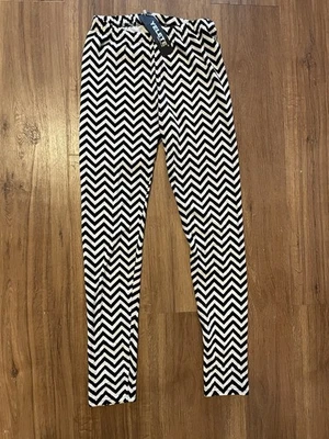 Zig Zag Velour Leggings Chevron Striped Black White Yelete Women’s One Size New - Image 1 of 4