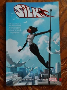 Silk Vol 03: The Clone Conspiracy Trade Libro in brossura - Foto 1 di 2