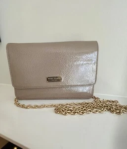 Henri Bendel ~ Taupe Patent Leather Crossbody, Wallet On A Chain, Clutch EX Cond - Picture 1 of 12