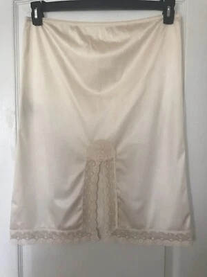 De colección Años 70 Sears Mujer Desnudo Medio Deslizamiento Nylon Medio Encaje Ribete Talla Mediana Foto 1 de 4