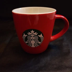 Taza de café Starbucks rojo liso blanco interior verde logotipo sirena taza 12 oz 2021 - Imagen 1 de 8