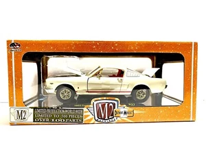 M2 Detroit Muscle 1965 Ford Mustang GT 2+2 Fastback Chase 1:24 Diecast - Picture 1 of 2