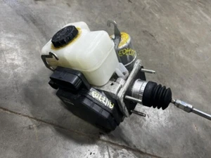 2005-2009 Toyota 4Runner Power Brake Booster Pump 8 W/Cylinder From 10/04 Used - Picture 1 of 2