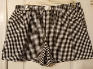 NEW WOMEN'S BLACK & WHITE CHECKER PULL ON SHORTS 3" INSEAM PLUS SIZE 2X - Picture 1 of 3