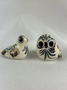 Juego de 2 estatuillas en miniatura de pájaro de cerámica mexicana Tonala pintadas a mano de México - Imagen 1 de 6